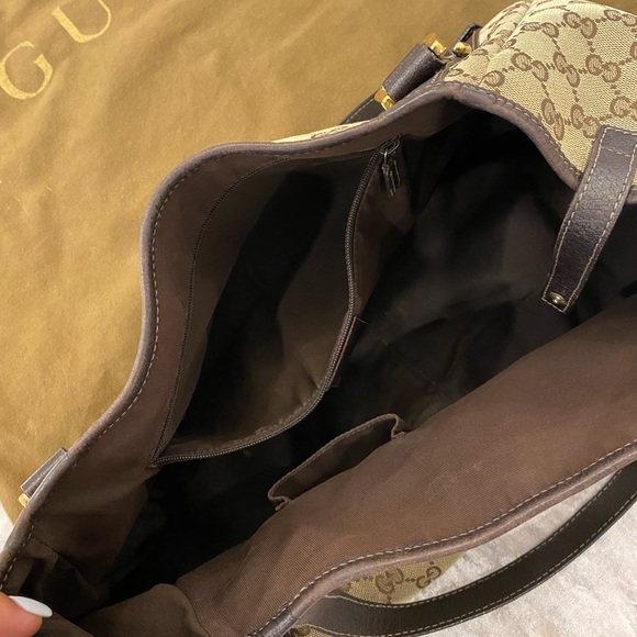 Gucci Vintage Abbey Shoulder Bag. Originally purchased from Gucci Toronto - Picture 11 of 12